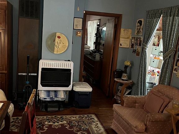5th image of 287 N Main St