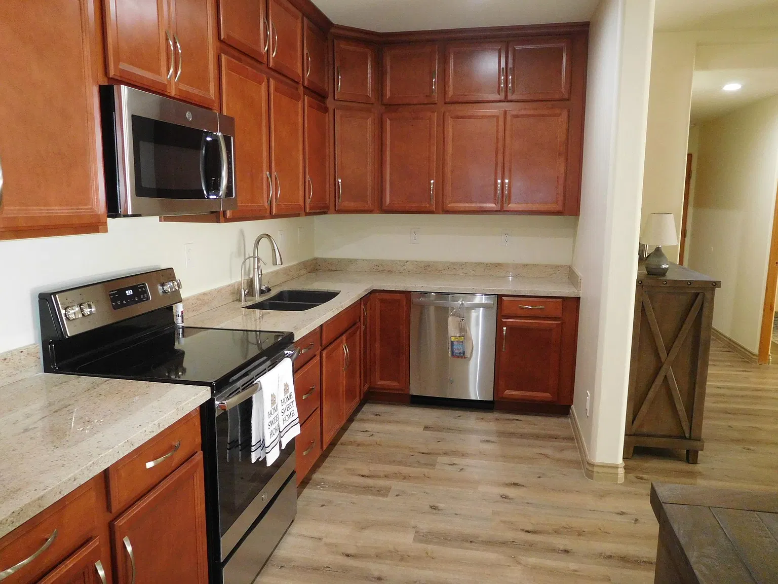 1 bed, 850 sqft, $1,900 — Photo 3