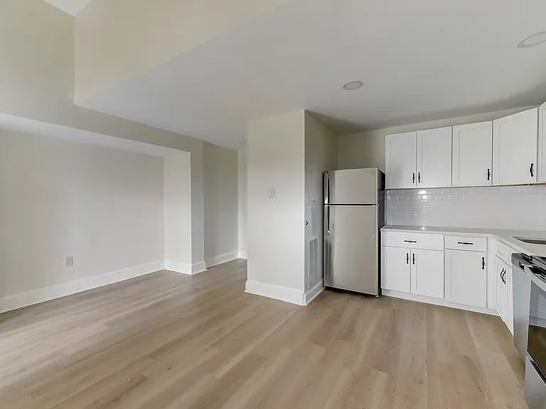 Franklin Manor Apartments — Photo 12