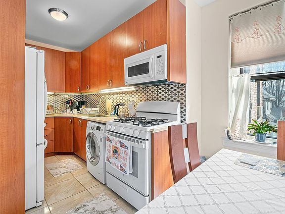 4th image of 570 Westminster Rd APT B25
