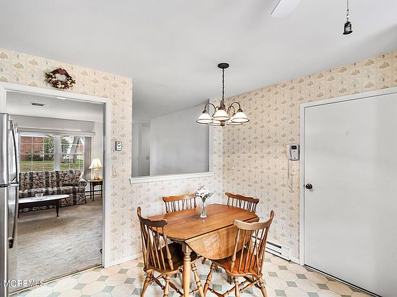 5th image of 934B Thornhill Court #B