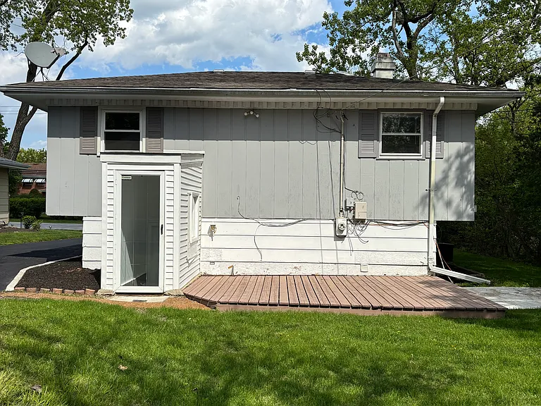 5630 Clarendon Hills Rd — Photo 15
