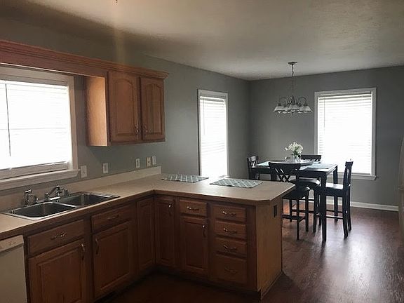5th image of 609 Arbor Dr