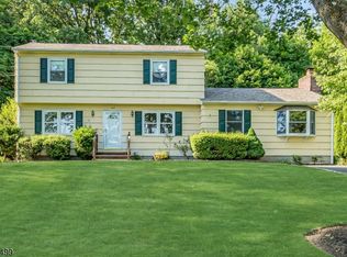 666 N Meadow Dr, Bound Brook, NJ 08805