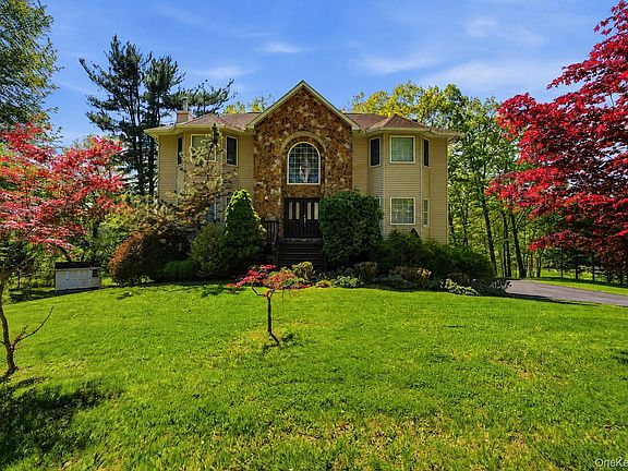 4th image of 105 Hempstead Road