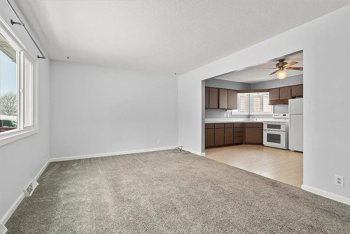 3 bed, 950 sqft, $1,650 — Photo 4