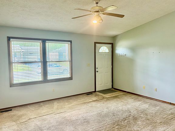 3rd image of 404 W Cromer Ave