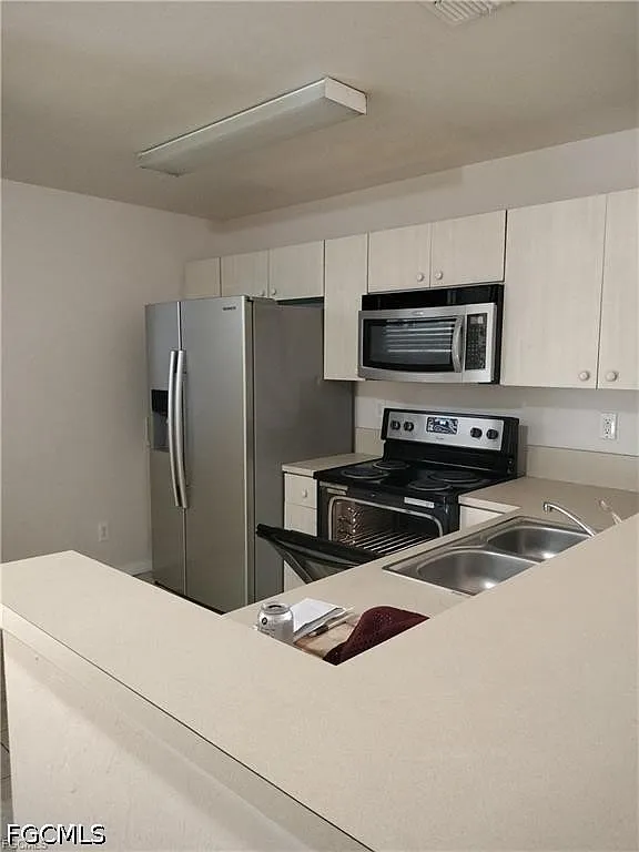 3 bed, 2.0 bath, 1045 sqft, $1,395 — Photo 2