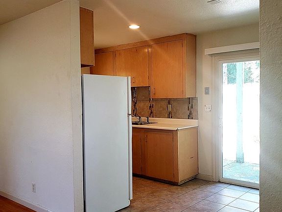 3rd image of 170 Washington Ct APT A