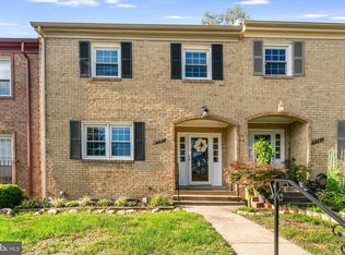 7481 Jayhawk St, Annandale, VA 22003