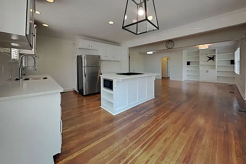 3 bed, 1444 sqft, $2,950 — Photo 4