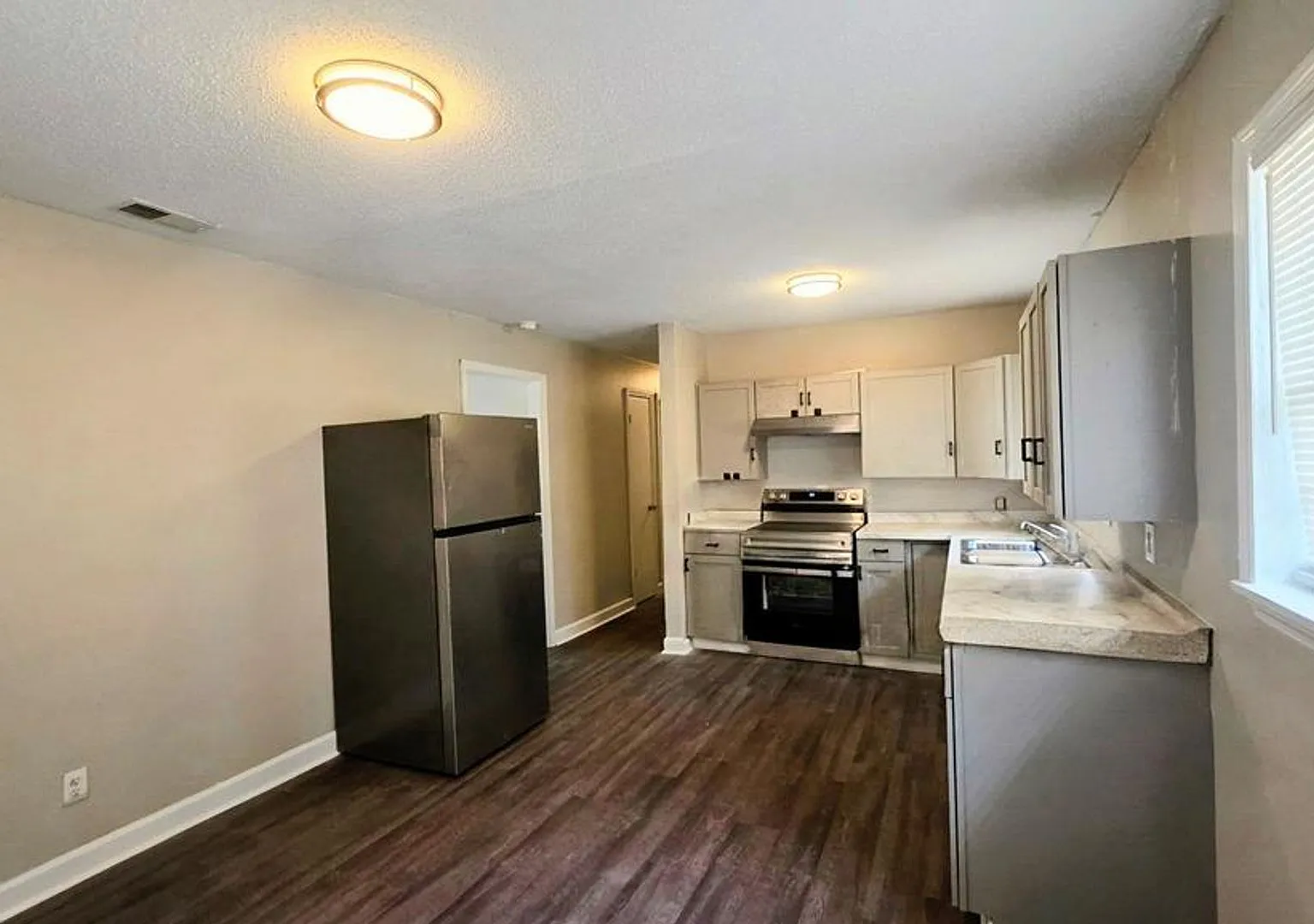 220 Ebony Lane — Photo 4