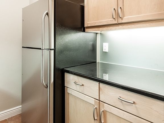 5th image of 30 W 63rd St APT 9A