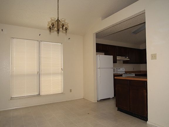 3rd image of 2013 Newton Dr