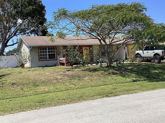 3rd image of 1742 SW Hampshire Ln