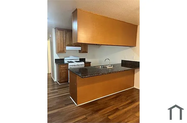 Building Photo - 930 Vista Ave #8D