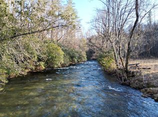 65 Barlow Fields Dr, Hayesville, NC 28904