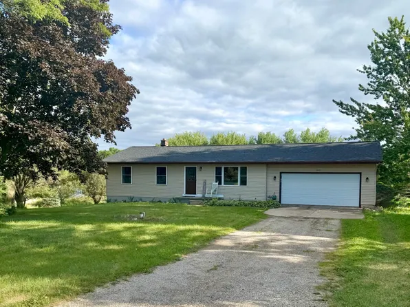 2693 W Needmore Hwy, Charlotte, MI 48813