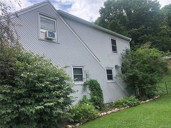 3rd image of 225 Wyoming St