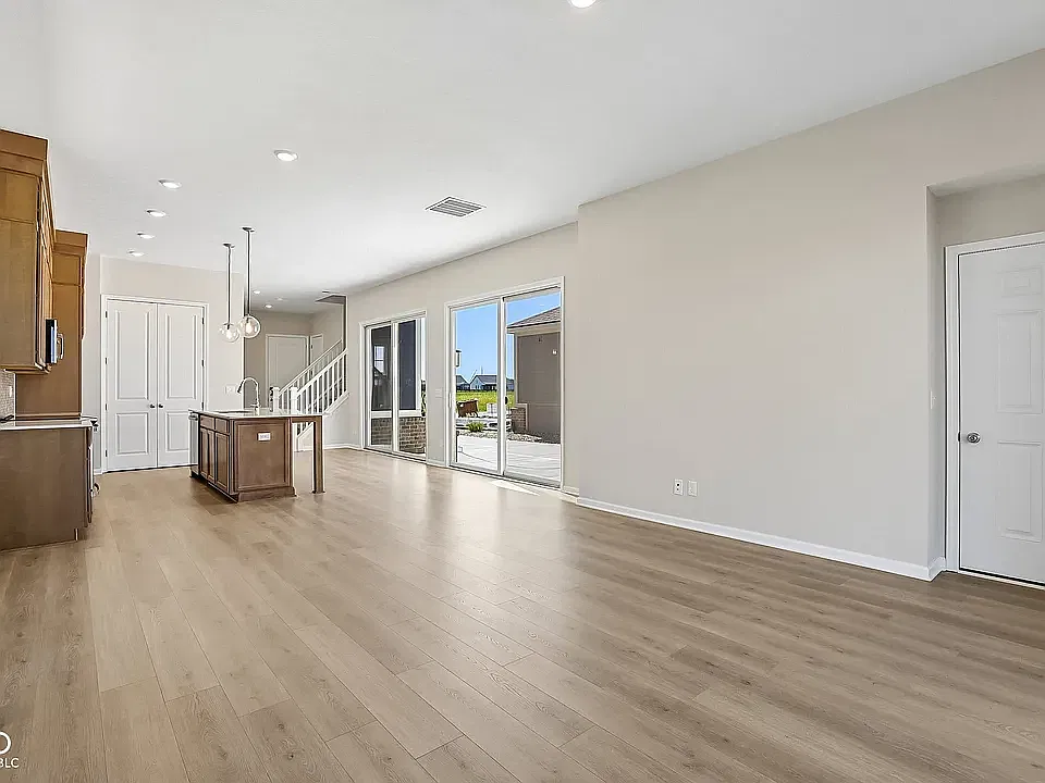 4 bed, 2103 sqft, $3,300 — Photo 4