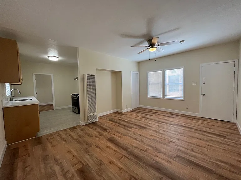 324 W Opp St #9 — Photo 6