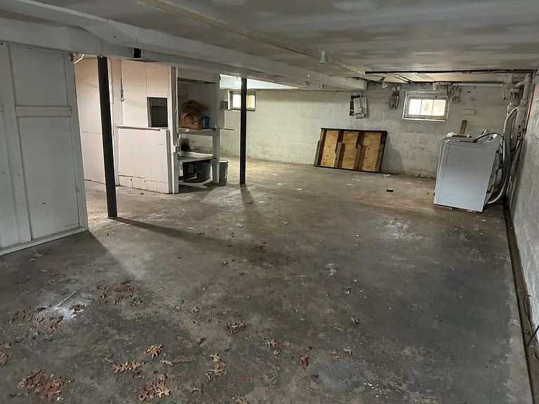 8 Plymouth St — Photo 17
