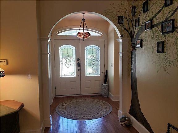 3rd image of 833 Mailpouch Ln