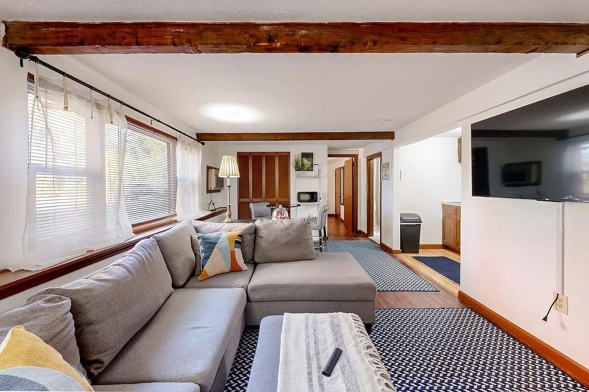 1 bed, 1.0 bath, 720 sqft, $2,200 — Photo 4