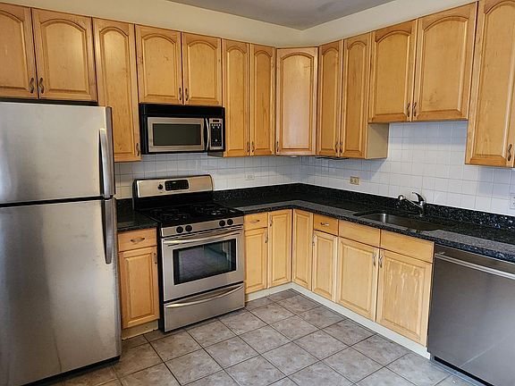 4th image of 4421 N Whipple St APT 1A