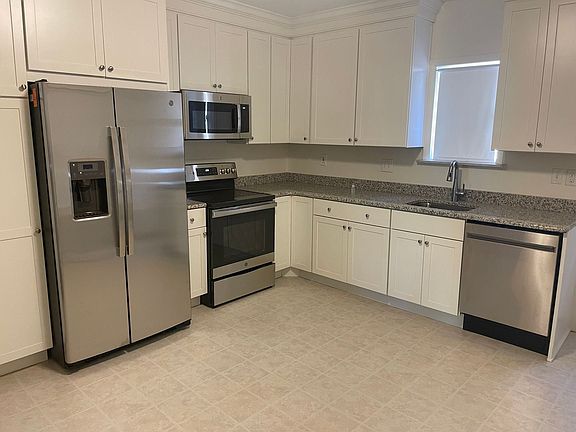 3rd image of 832 N Union St