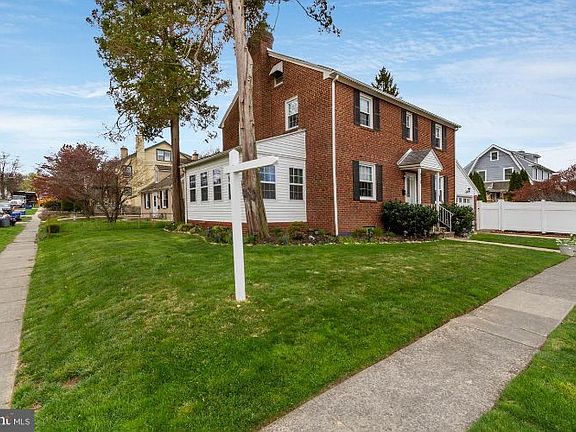 3rd image of 410 Drexel Ave