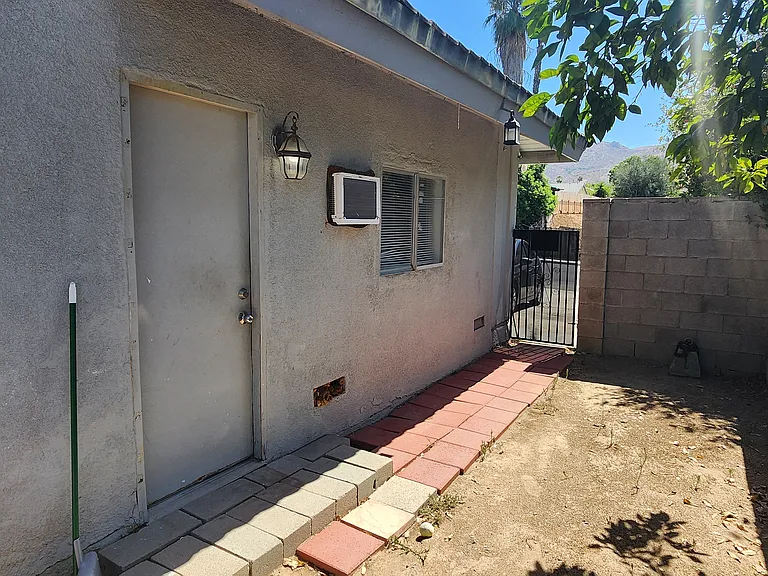 Valencia Hill Dr — Photo 4