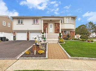 3044 Seaview Ln, Bellmore, NY 11710