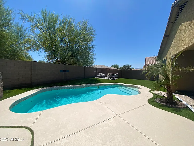 7721 S 68th Dr — Photo 16
