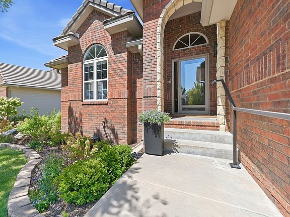 2nd image of 2819 N Plumthicket Cir