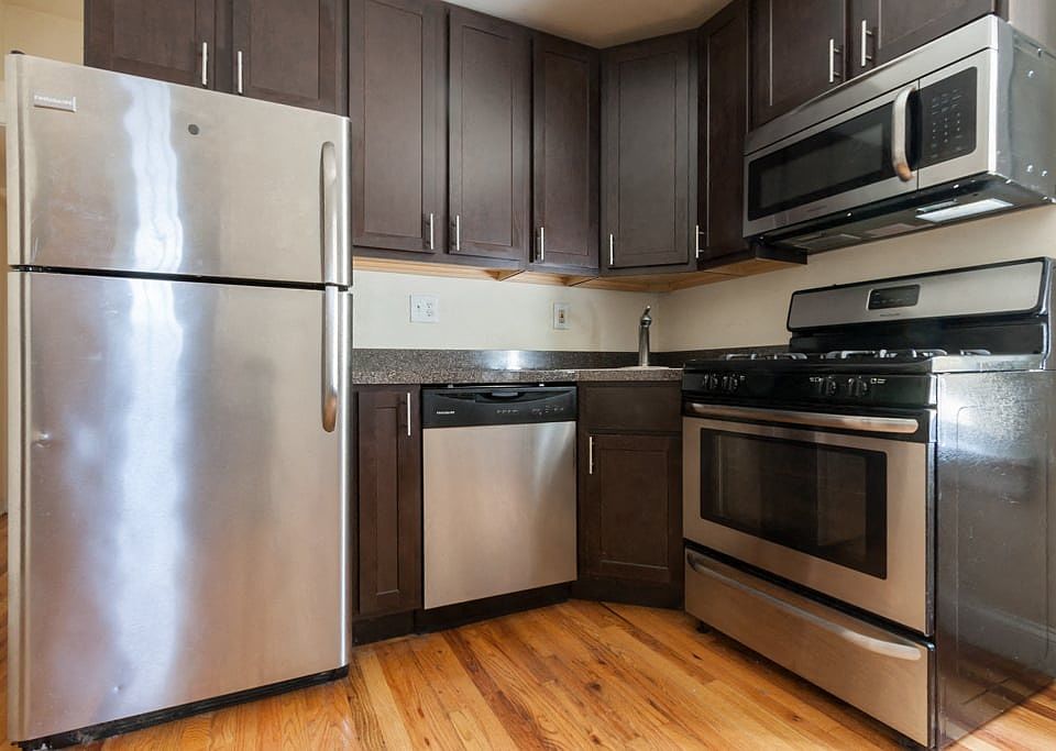 1st image of 1832 W Cuyler Ave #1