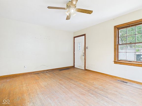 4th image of 3009 Fairview St