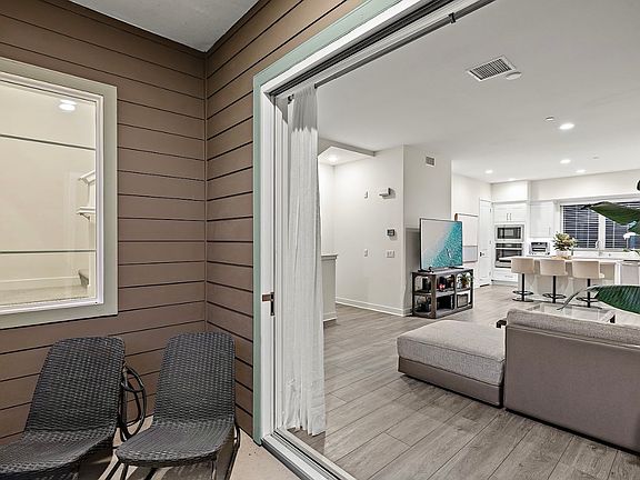 4th image of 769 Doheny Way