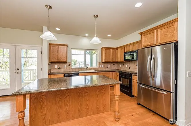 4 bed, 2564 sqft, $3,250 — Photo 4