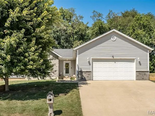 2201 Ashton Hills Ct, Washington, MO 63090