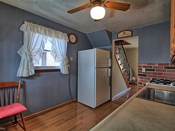 4th image of 3046 Grant St