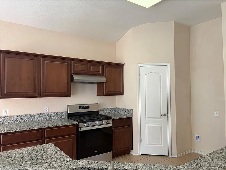 11501 Knapple Cv — Photo 9