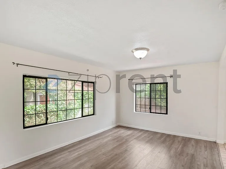 728 E 24th St #728 — Photo 3