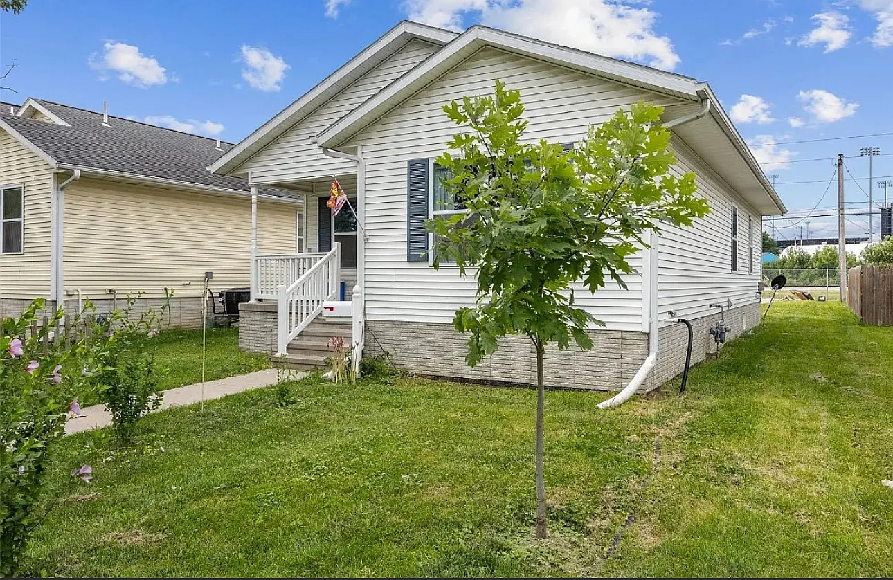 4 bed, 1416 sqft, $1,950 — Photo 2