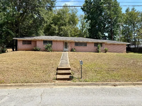 2116 Clay St, Kilgore, TX 75662