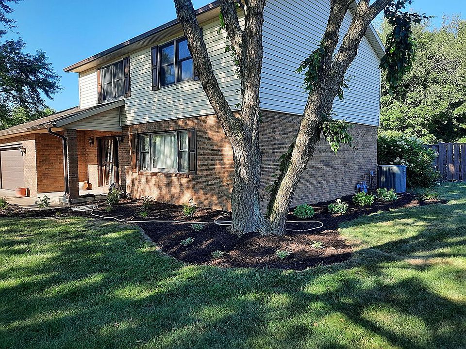 1st image of 2 Parkwood Dr