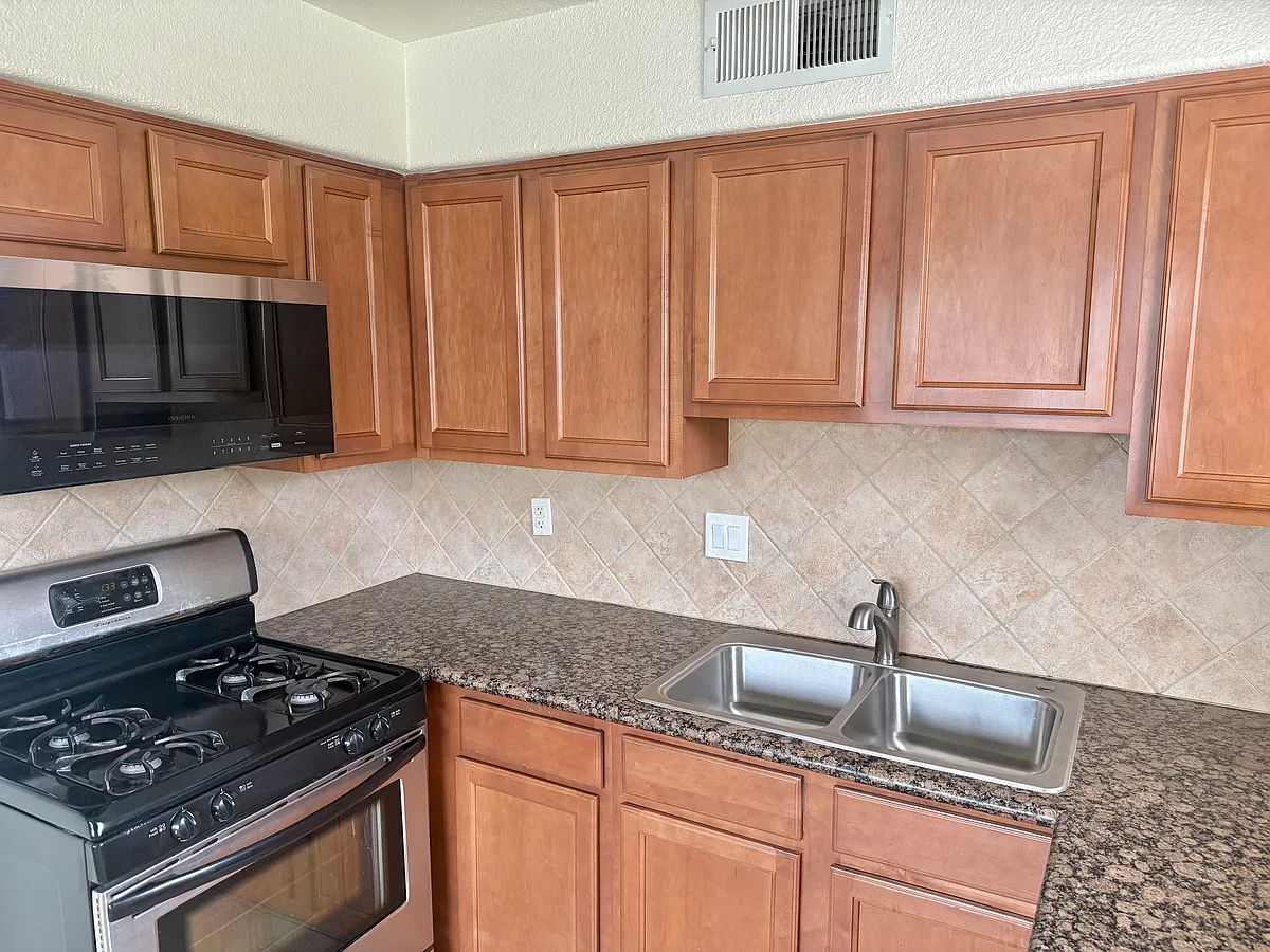 Building Photo - 216 Fargo Way #B