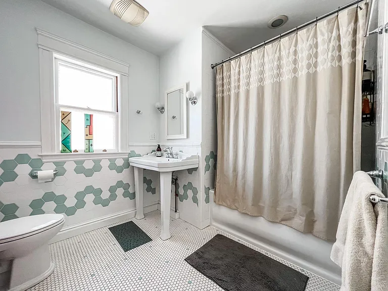 162 Metropolitan Ave — Photo 18