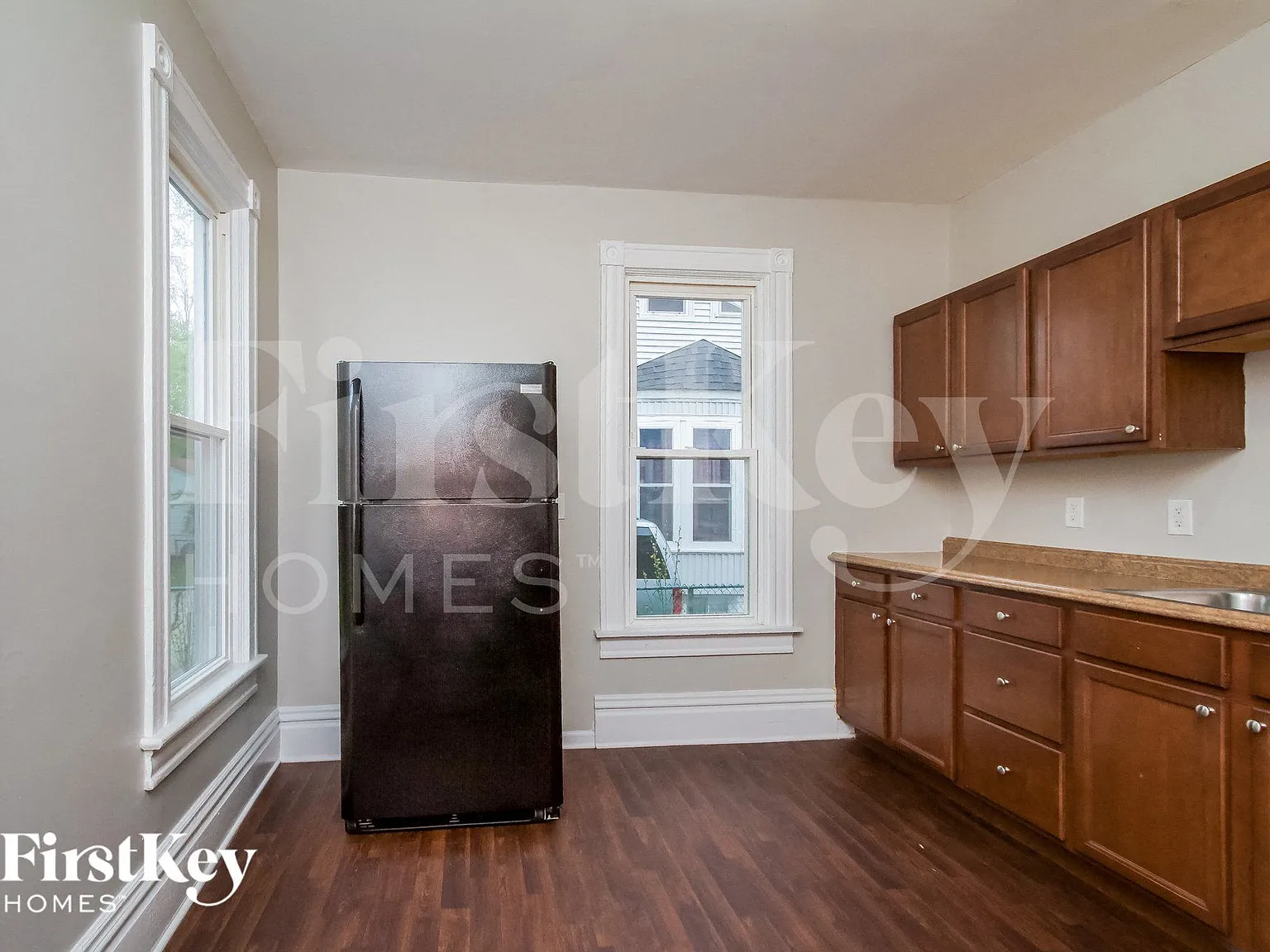 5 bed, 2.0 bath, 1610 sqft, $2,355 — Photo 4
