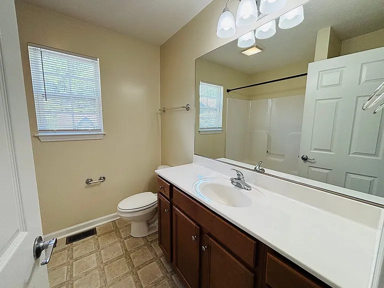 1725 Aden Ln — Photo 12